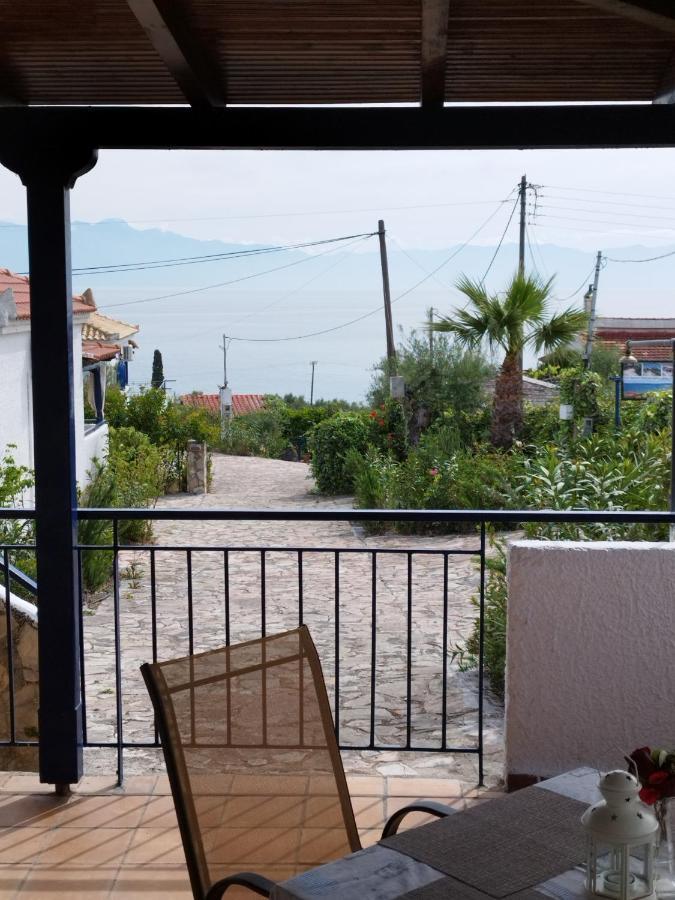 Takis Haikos House Two Minutes Walk To The Beach Peroulia Vounária Екстериор снимка