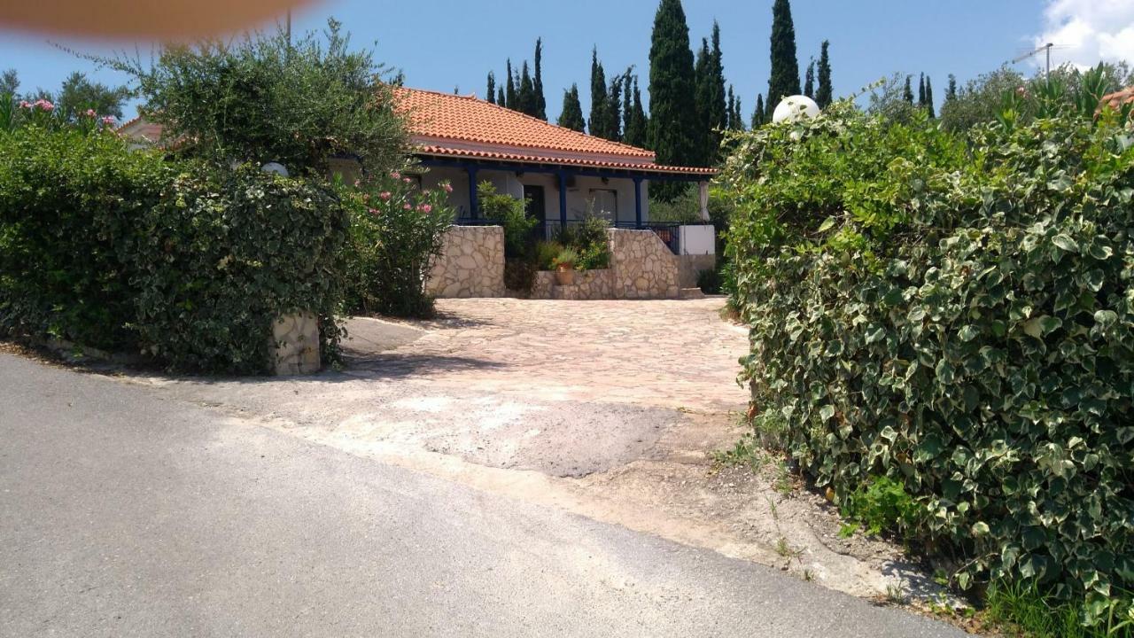 Takis Haikos House Two Minutes Walk To The Beach Peroulia Vounária Екстериор снимка