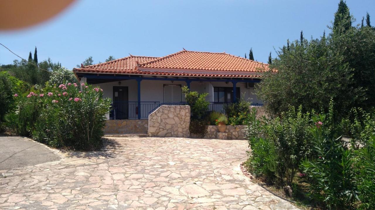Takis Haikos House Two Minutes Walk To The Beach Peroulia Vounária Екстериор снимка